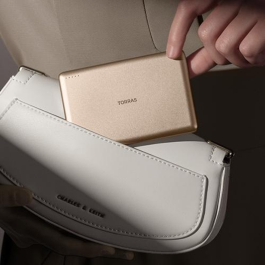 TORRAS MiniMag 5000mAh magnetic power bank in Desert Titanium, view 3